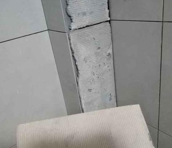 正安瓷砖空鼓维修公司分享下厨房瓷砖脱落的补救措施。